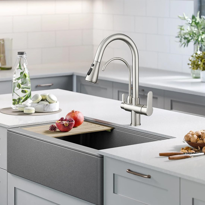 Three-Way Pull-Out Faucet 